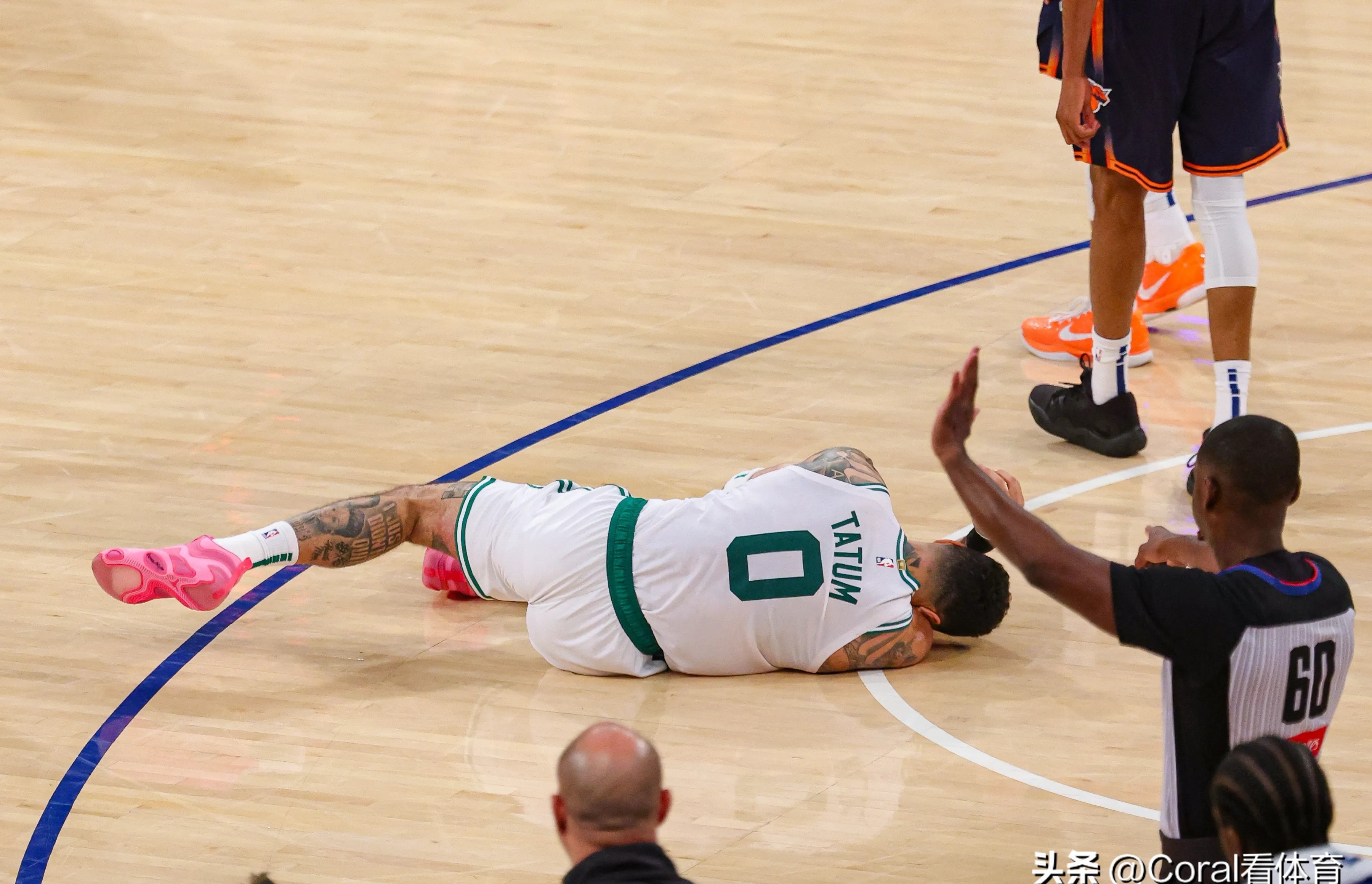 塔图姆重返赛场，爆冷首场状态出色，日本队观众沸腾！